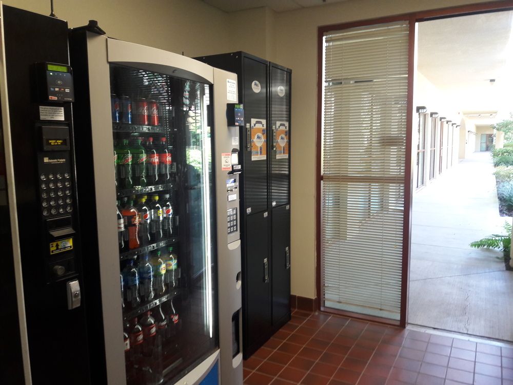 Live Oak Office Center: 2201 Cantu Court, Sarasota, FL 34232